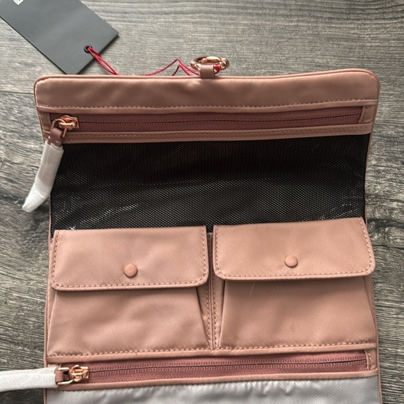 NWT Tumi Eliza Jewelry Travel Roll Bag with Gold Hardware - Picture 3 of 7